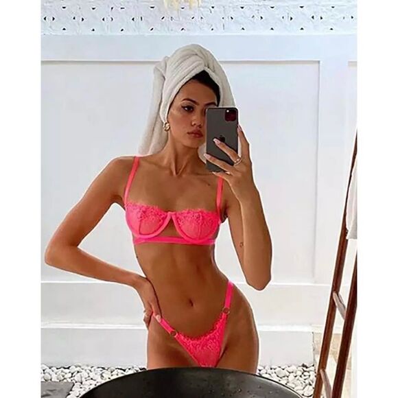 Sexy Floral Lace Lingerie Set - Picture 2 of 7